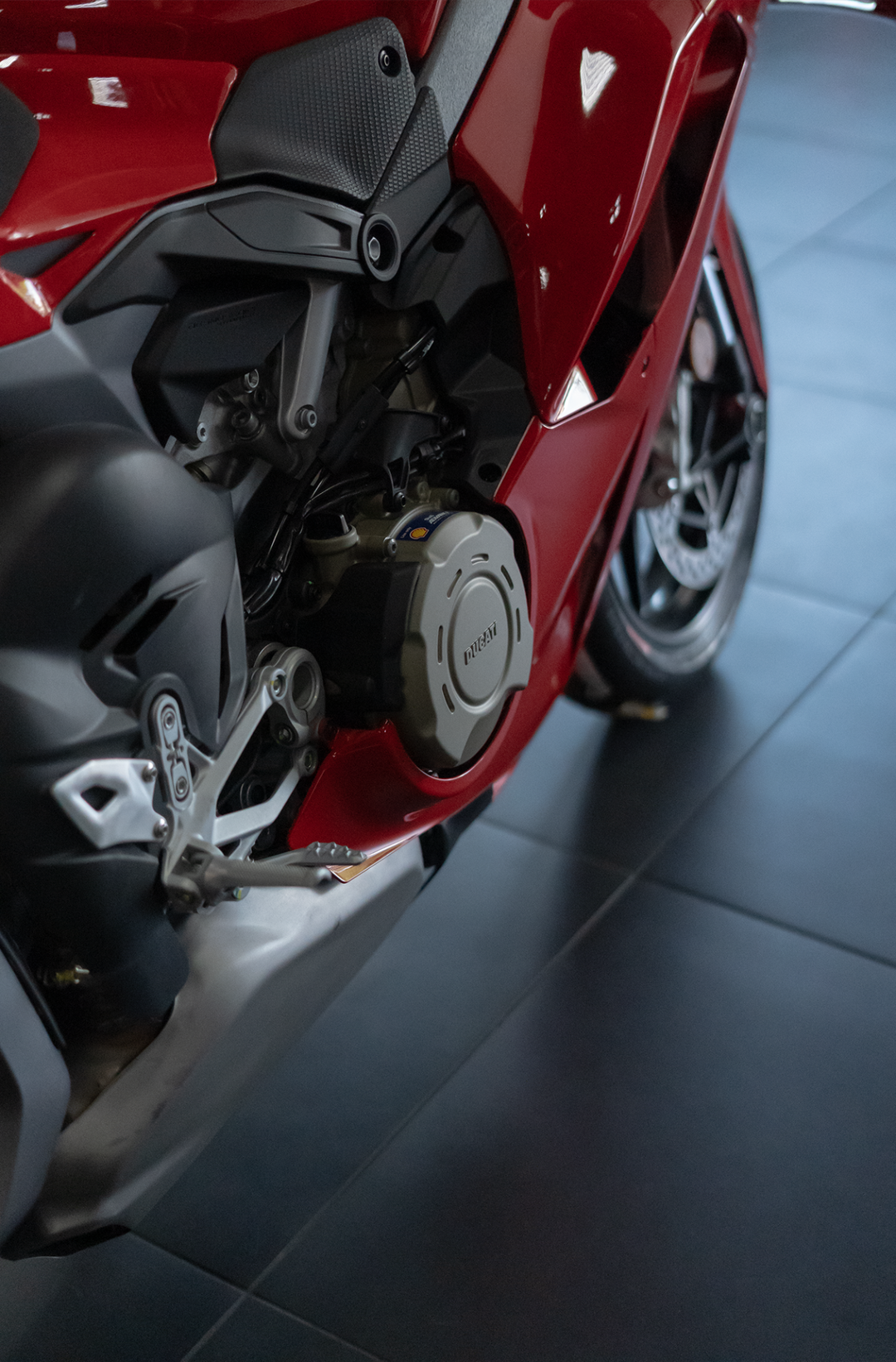 2025 Ducati Panigale V4 - Image 9