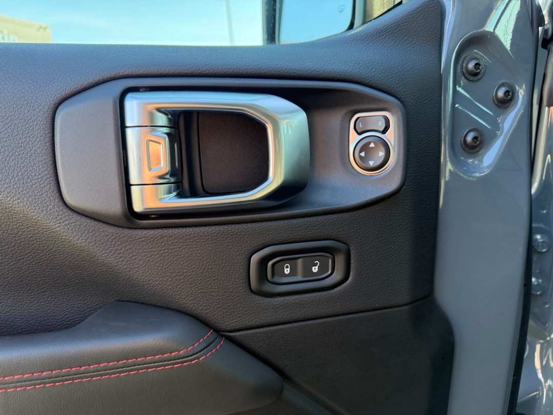 2026 Jeep Wrangler Rubicon - Image 13