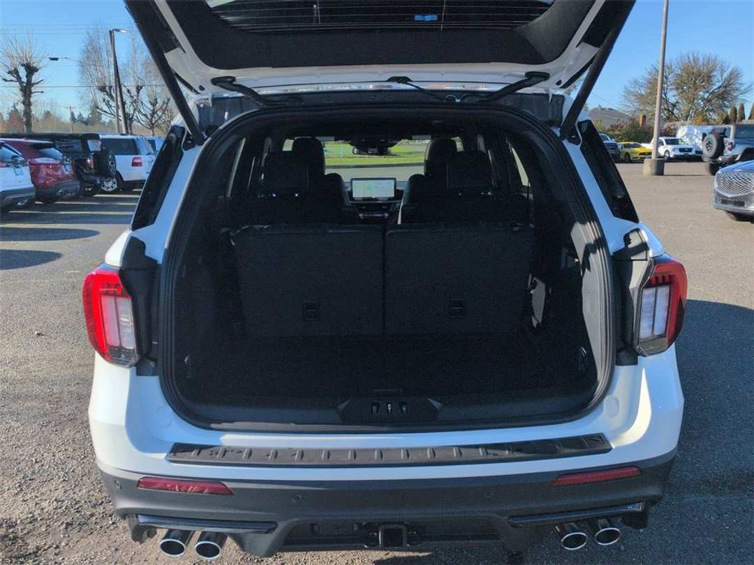 2026 Ford Explorer ST - Image 27