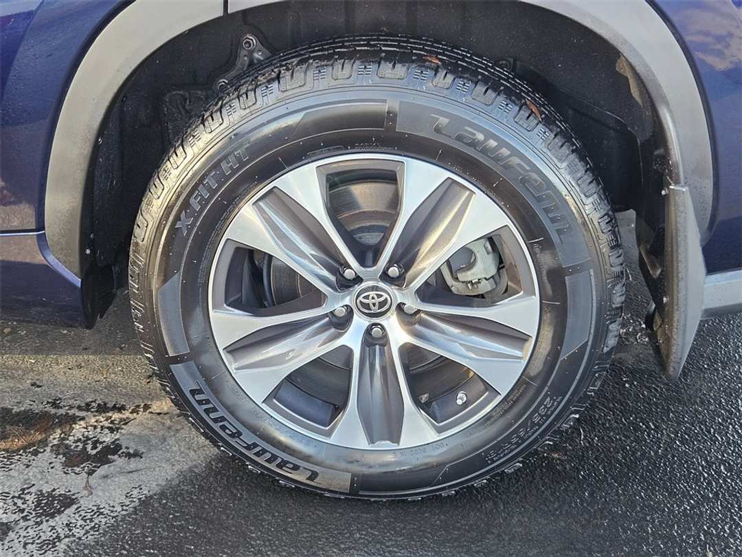 2020 Toyota Highlander XLE - Image 40