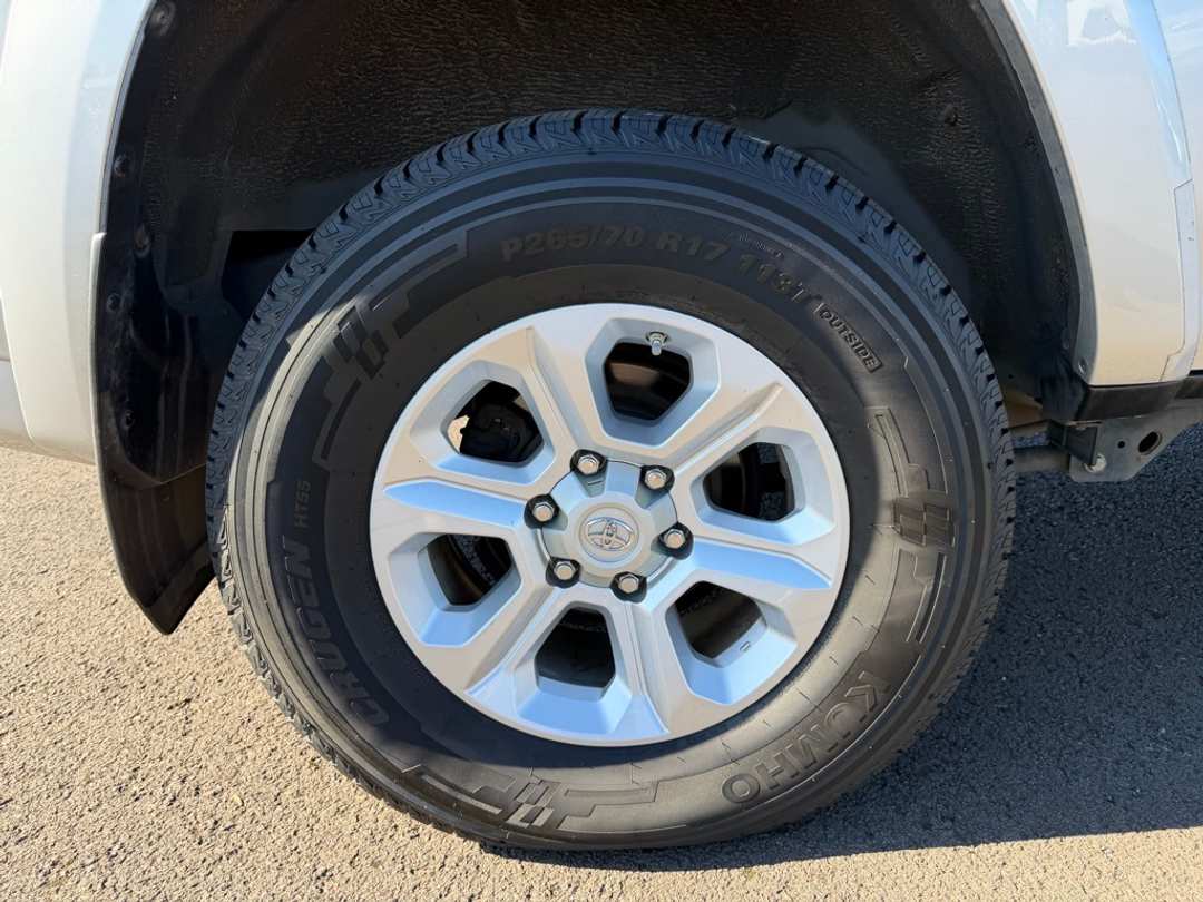 2017 Toyota 4Runner SR5 - Image 10