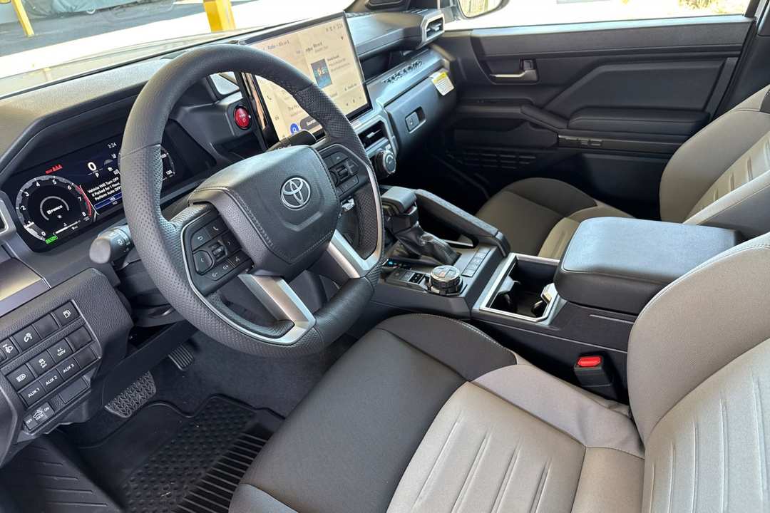 2025 Toyota Tacoma TRD Off Road - Image 10