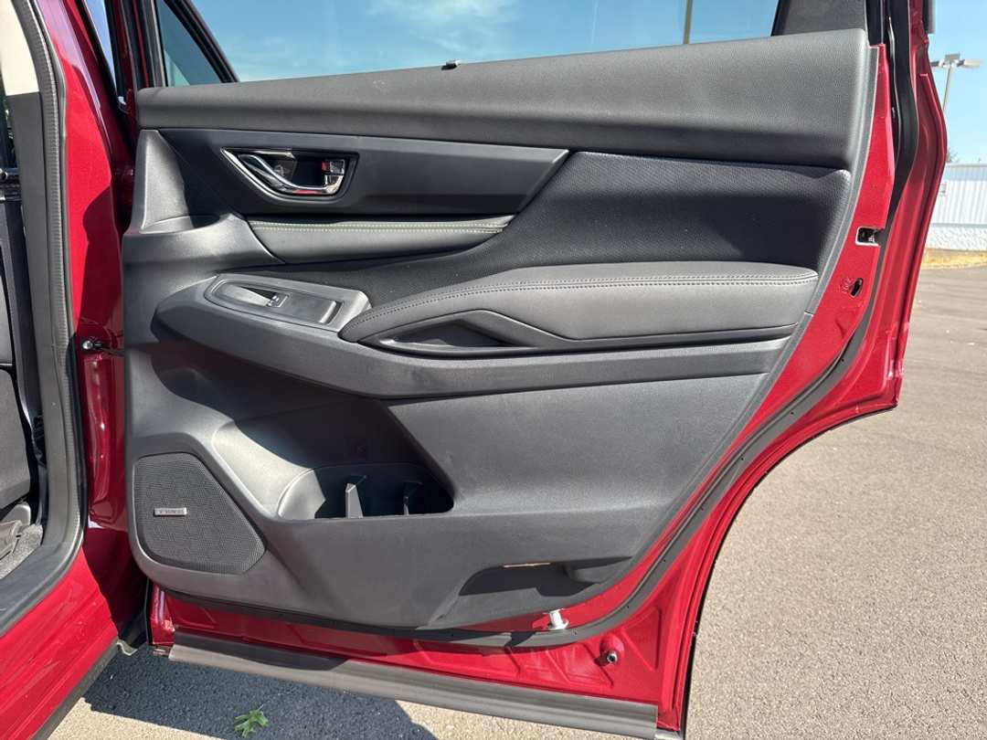 2025 Subaru Ascent Onyx Edition Touring - Image 33