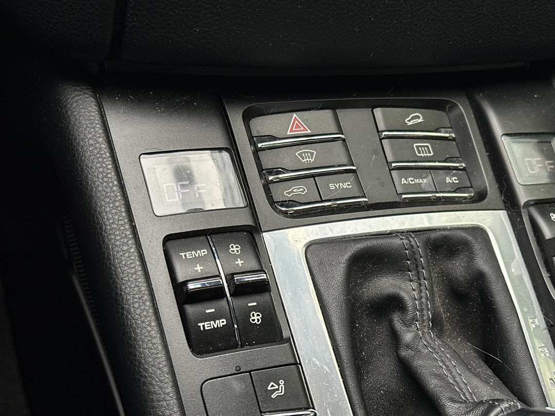 2017 Porsche Macan Base - Image 18