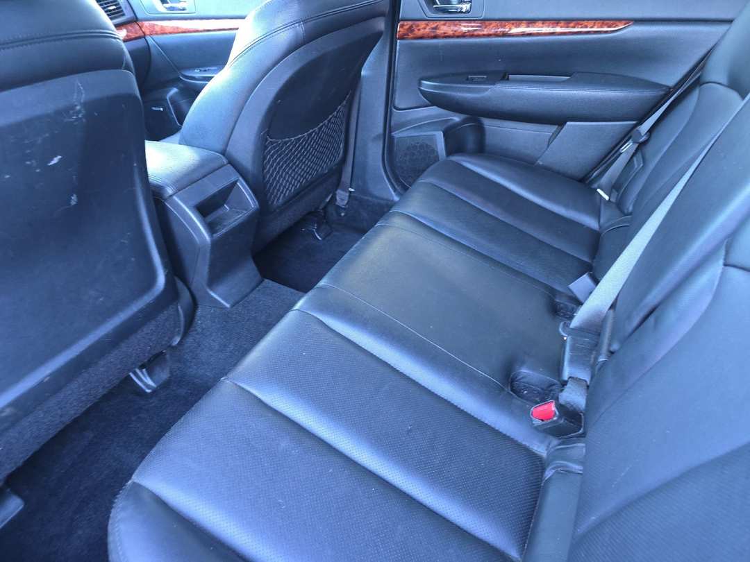 2011 Subaru Outback 2.5i - Image 11