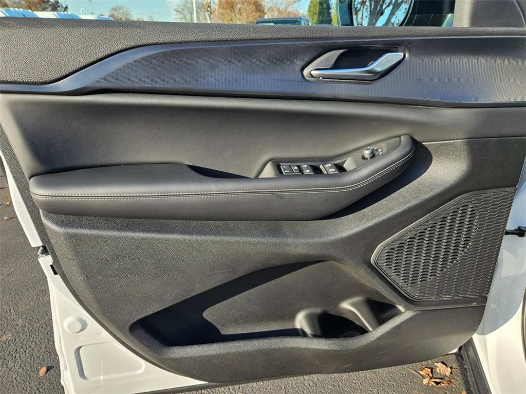 2025 Jeep Grand Cherokee L Altitude X - Image 10