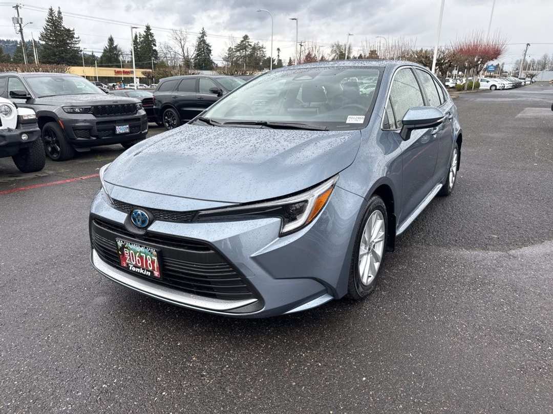 2024 Toyota Corolla XLE - Image 3