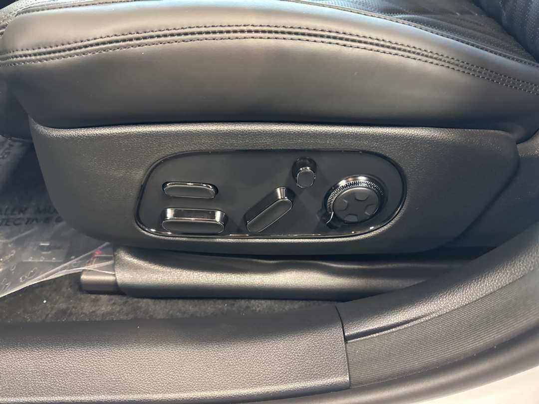 2026 Genesis G90 3.5T eSC - Image 18