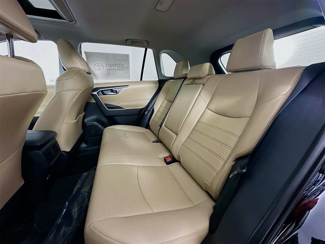 2025 Toyota Rav4 XLE Premium - Image 26