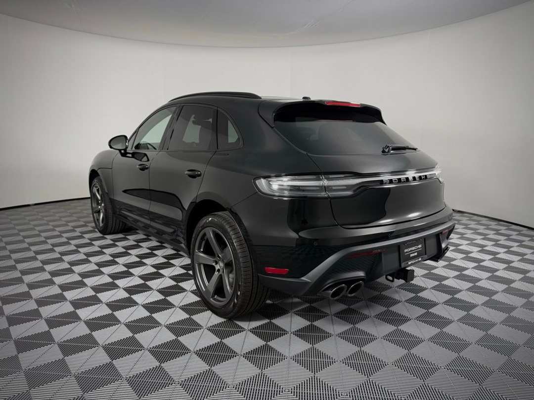 2026 Porsche Macan - Image 3