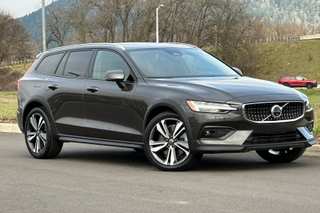 2025 Volvo V60 Cross Country B5 Plus