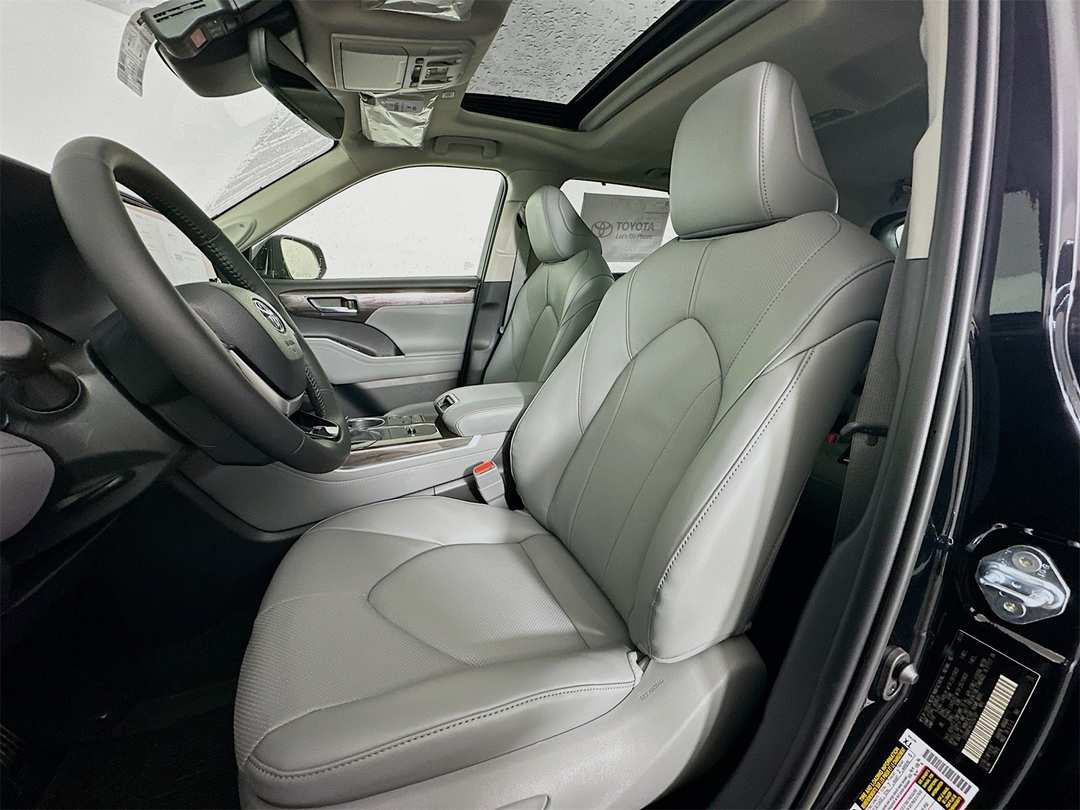 2026 Toyota Highlander Limited - Image 22
