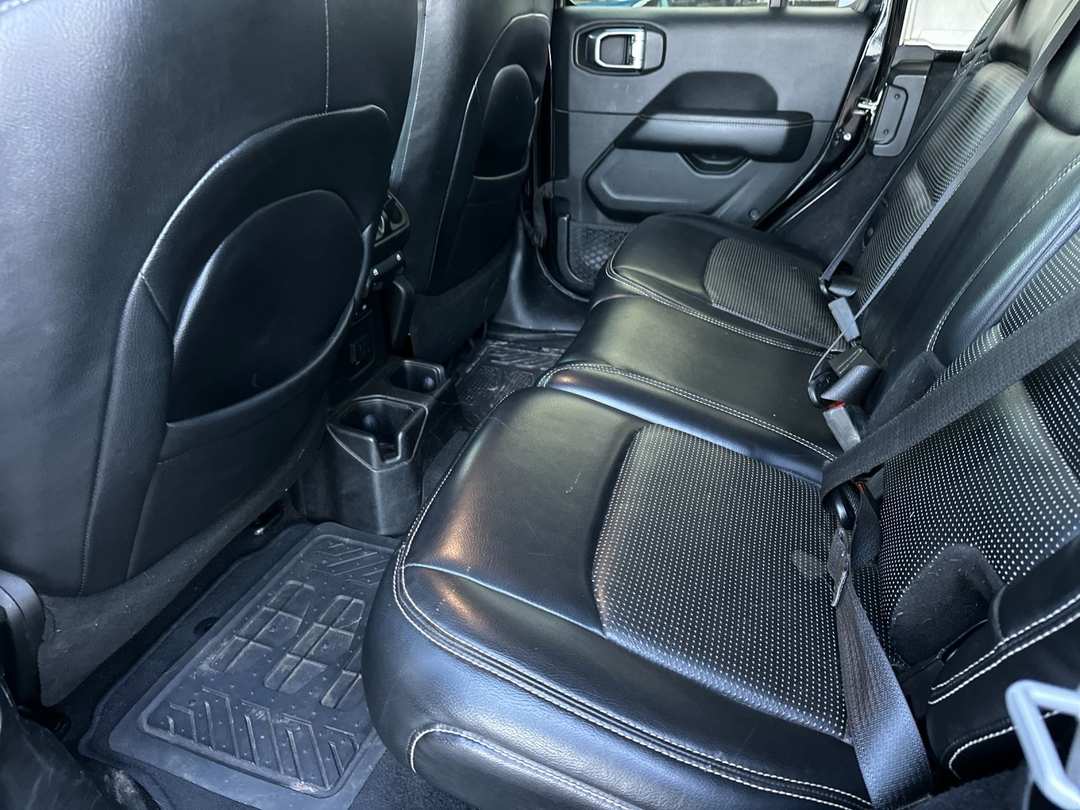 2019 Jeep Wrangler Unlimited Sahara - Image 11