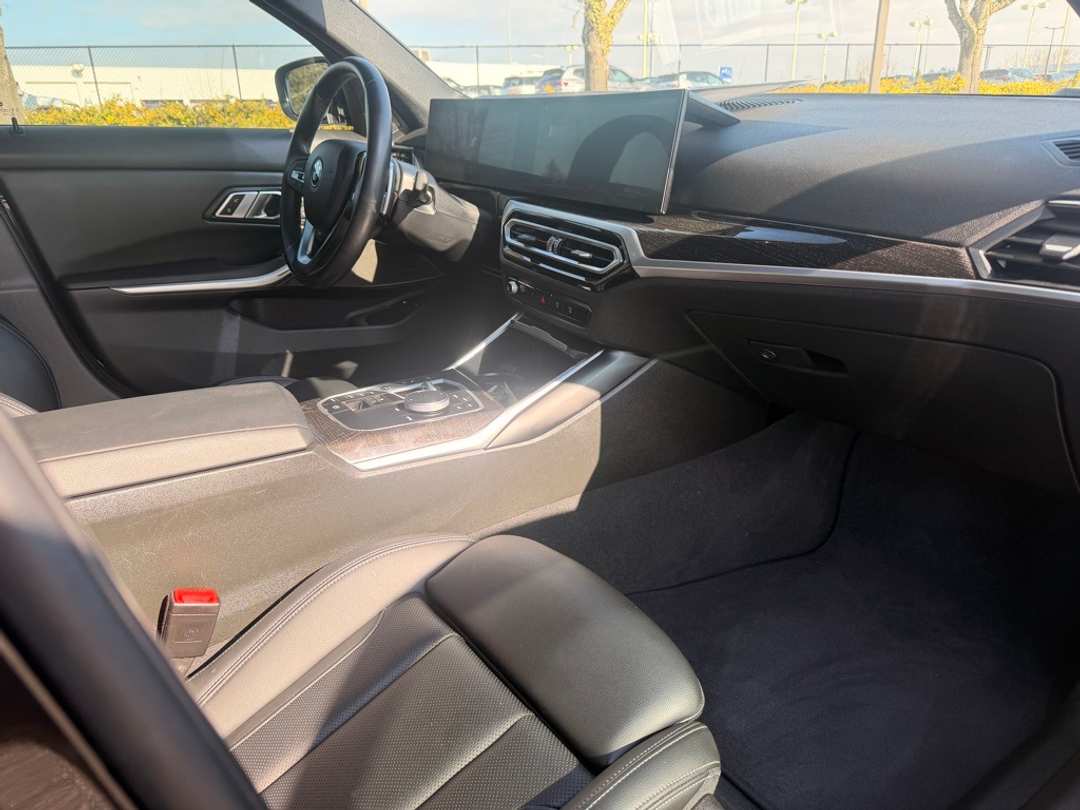 2023 BMW 3 Series 330e xDrive - Image 29
