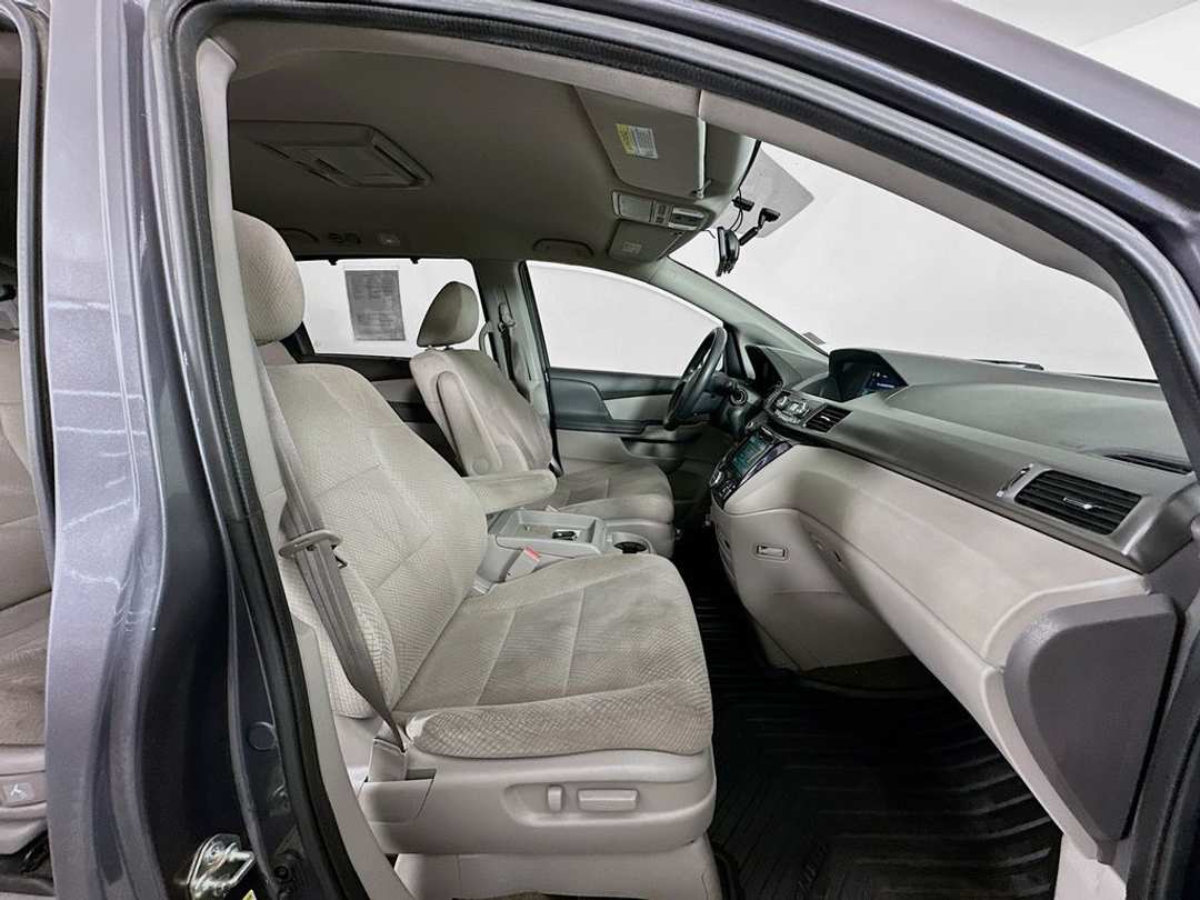 2017 Honda Odyssey SE - Image 28