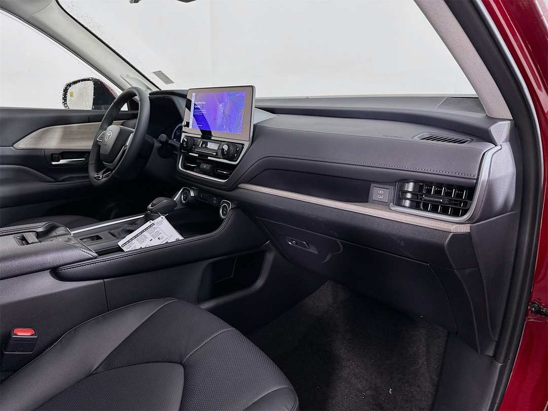 2026 Toyota Grand Highlander Limited - Image 32