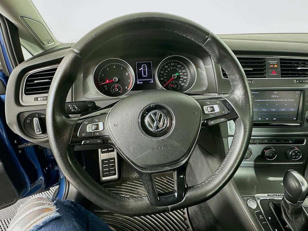 2017 Volkswagen Golf Alltrack TSI S - Image 12