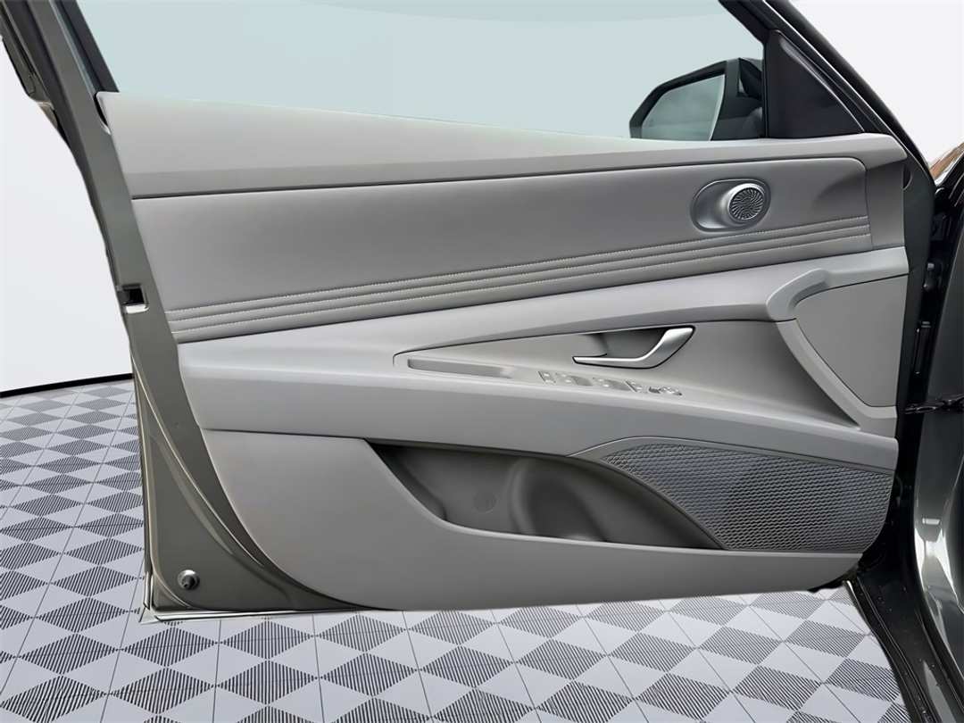 2026 Hyundai Elantra SEL Sport - Image 11