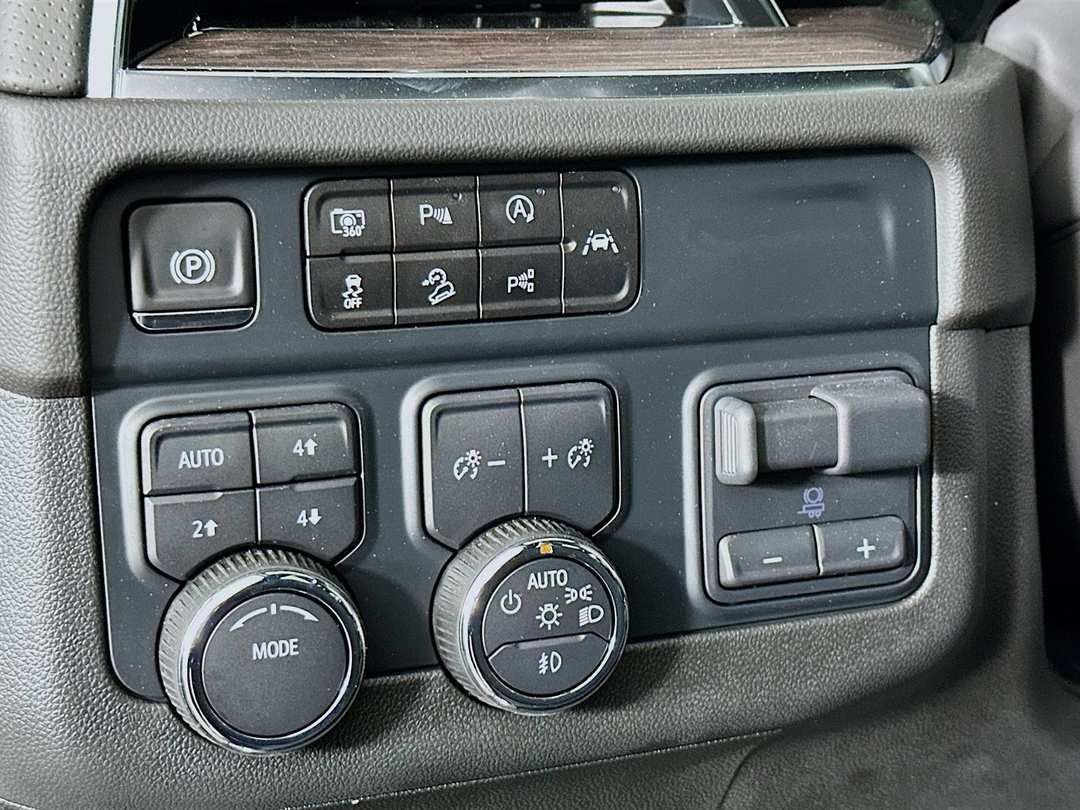 2025 Chevrolet Suburban Premier - Image 10