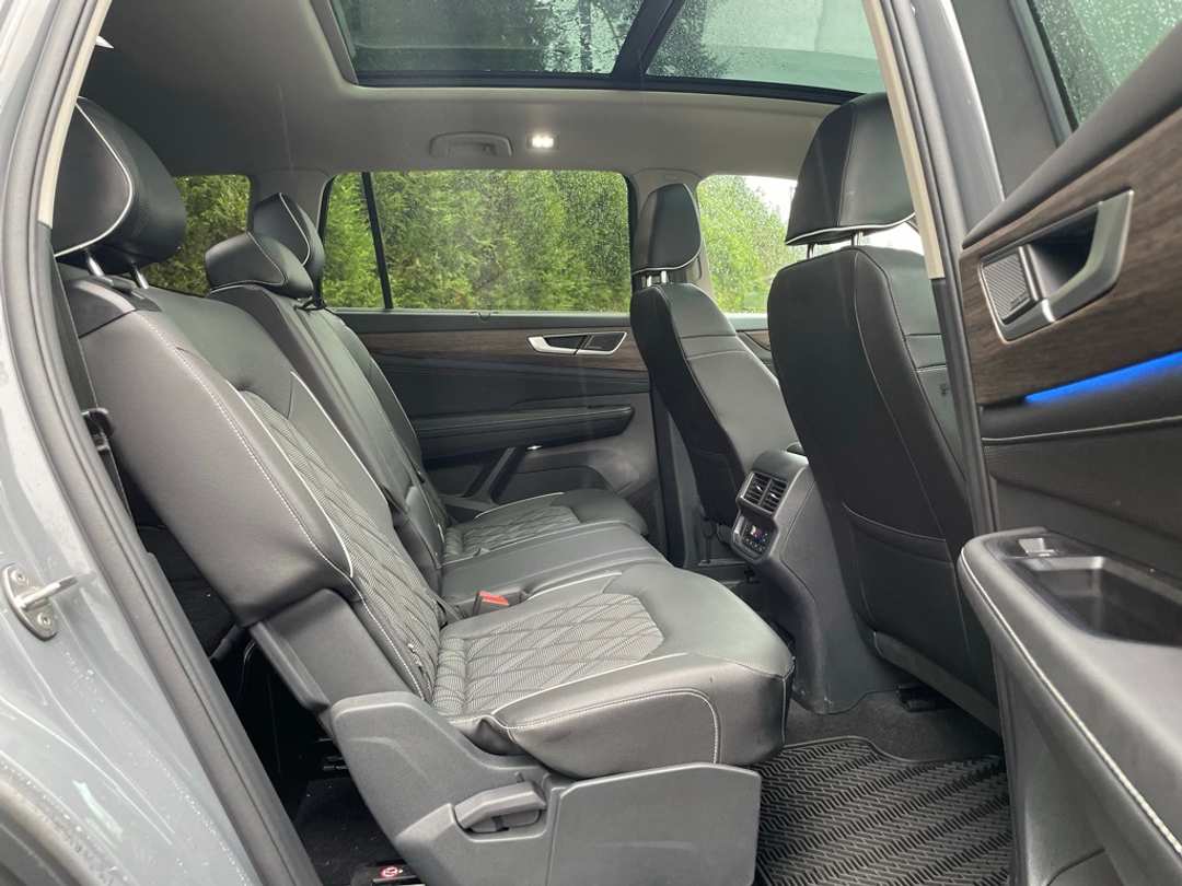 2025 Volkswagen Atlas 2.0T SEL Premium RLine - Image 19