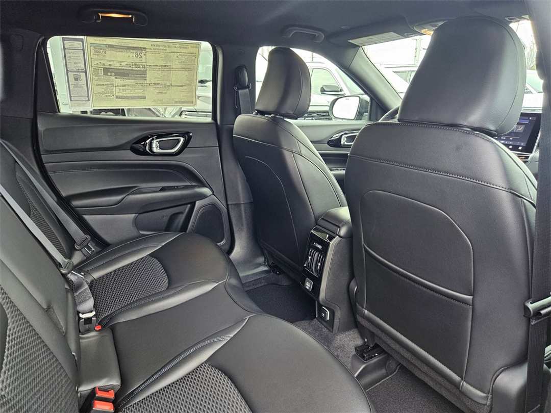 2026 Jeep Compass Latitude - Image 34