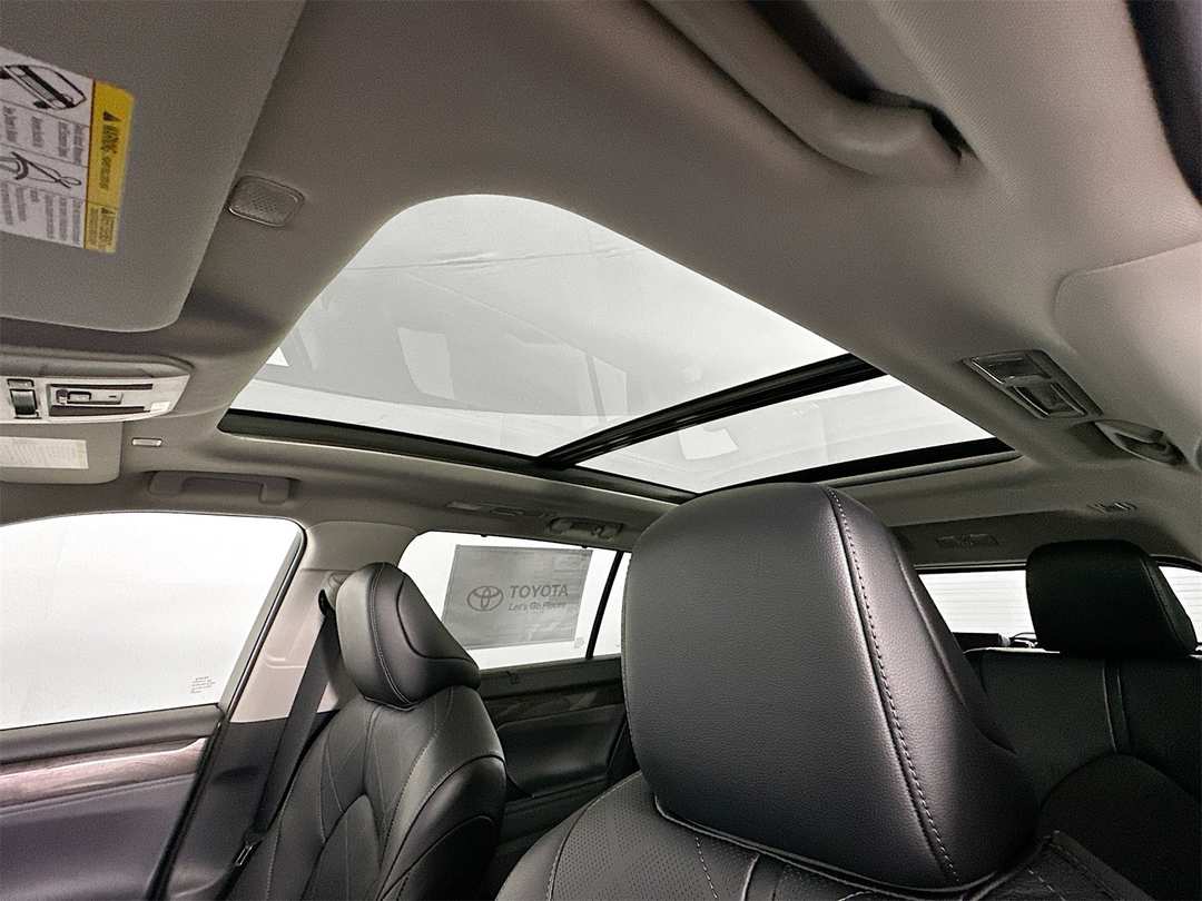2026 Toyota Highlander Platinum - Image 23