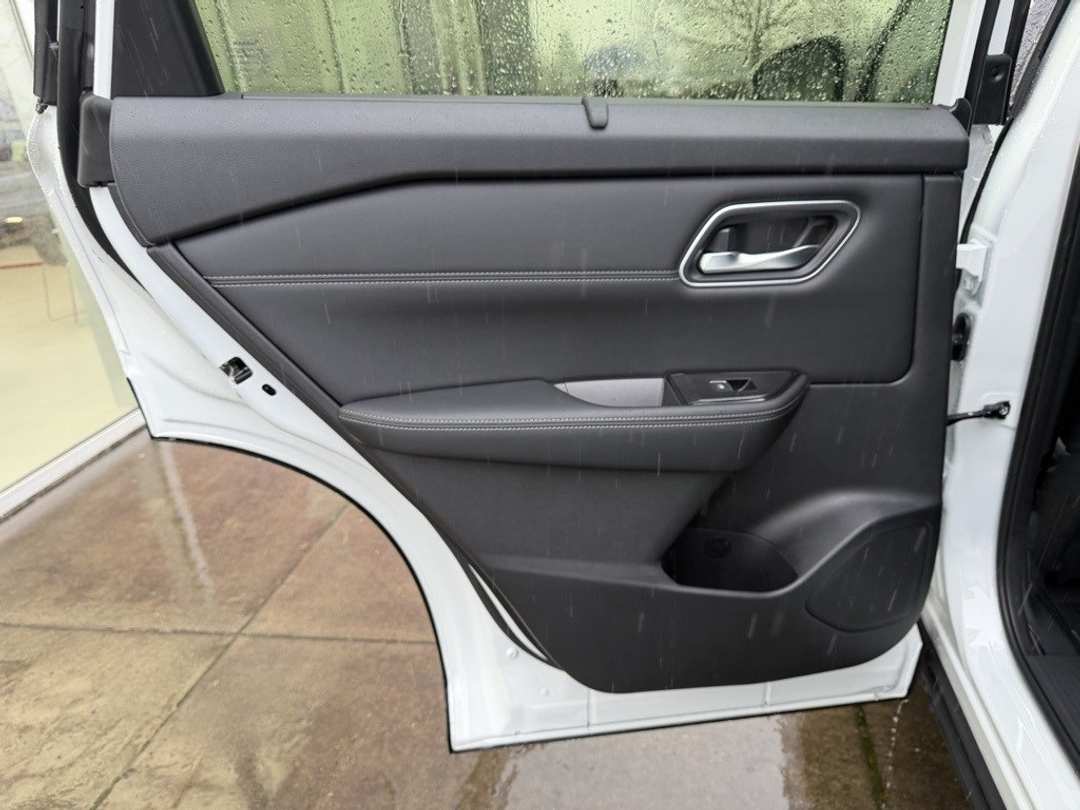 2026 Nissan Rogue Platinum - Image 30