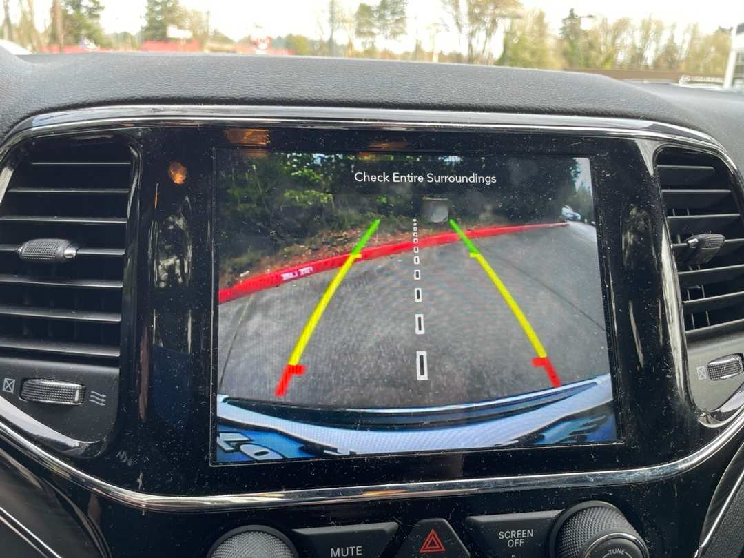 2019 Jeep Grand Cherokee Limited - Image 16