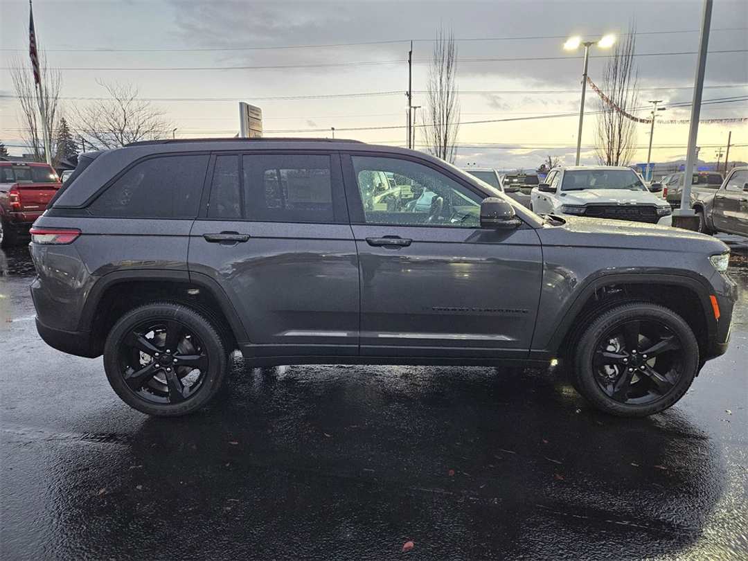 2025 Jeep Grand Cherokee Altitude X - Image 7