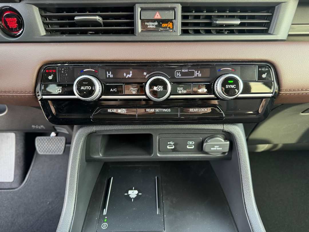 2026 Honda Pilot Touring - Image 24
