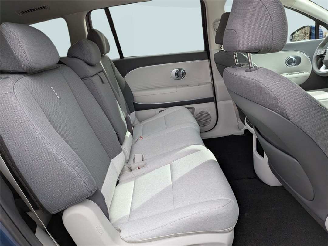 2026 Hyundai Ioniq 9 SE - Image 30