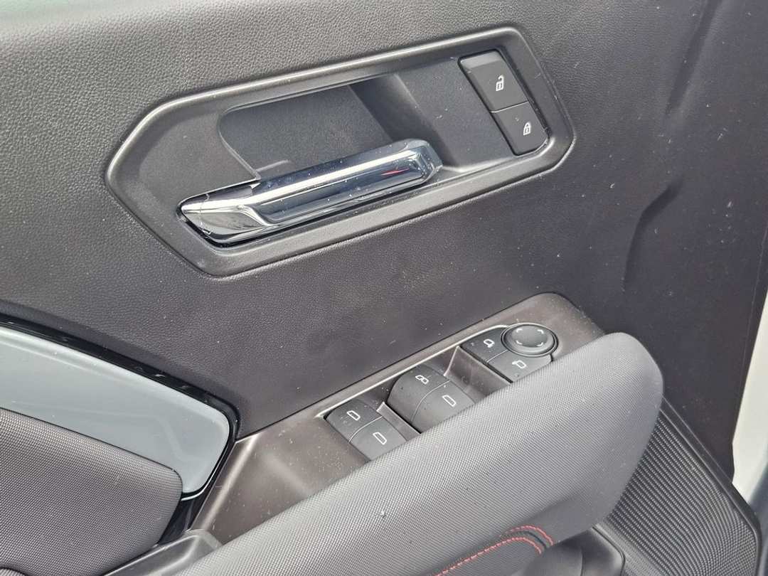 2026 Chevrolet Colorado Z71 - Image 11