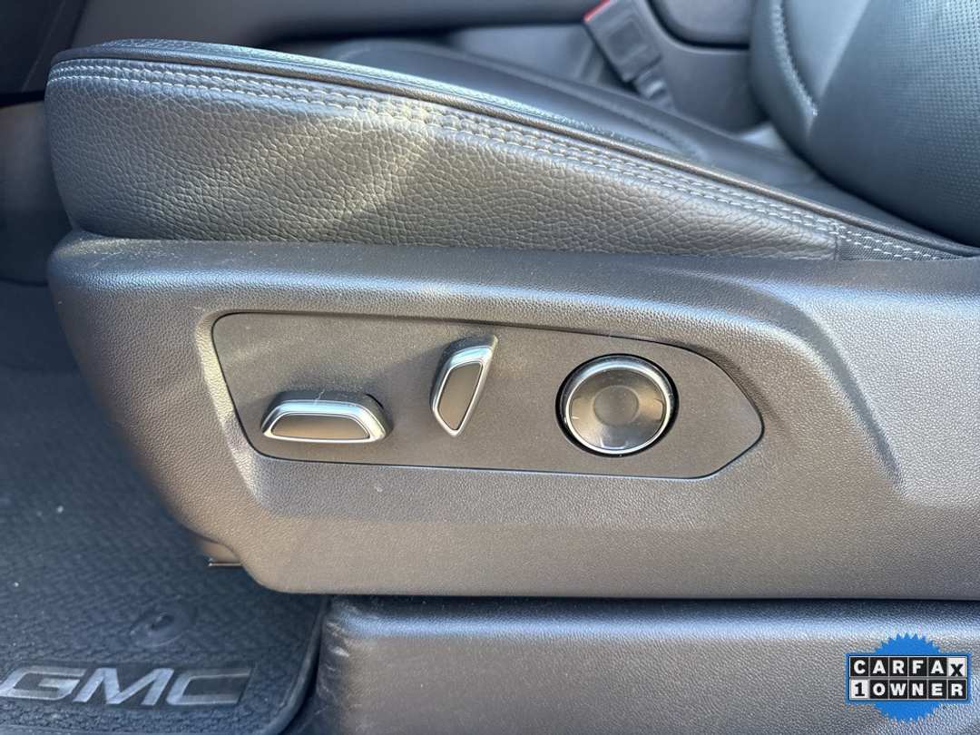 2025 GMC Yukon Denali - Image 20