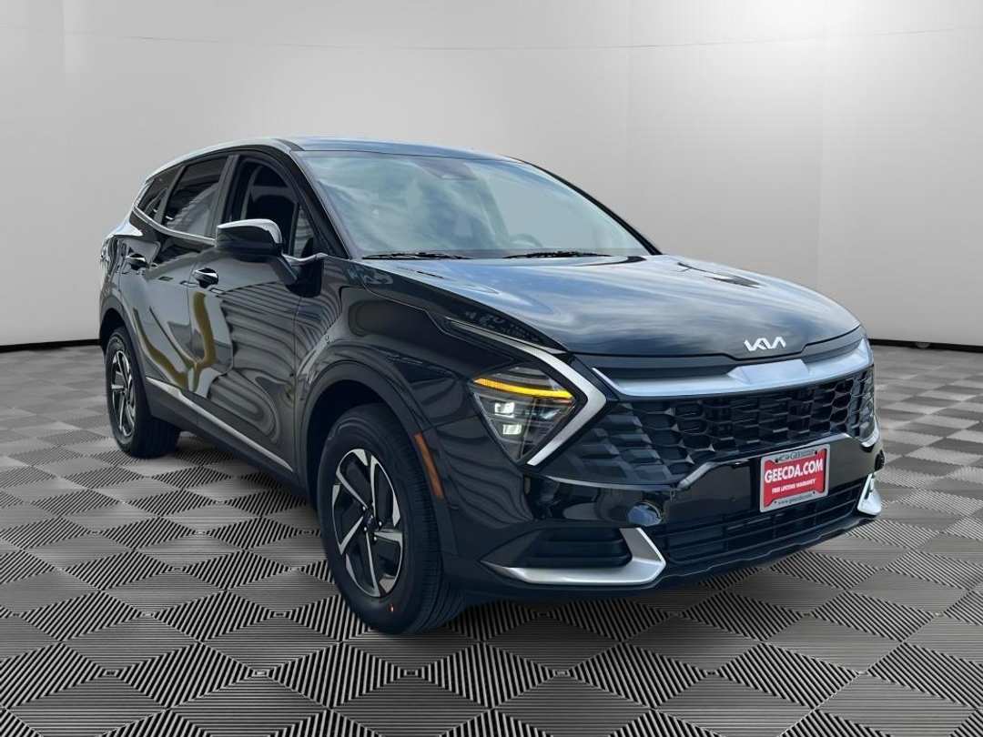 2025 Kia Sportage LX - Image 3