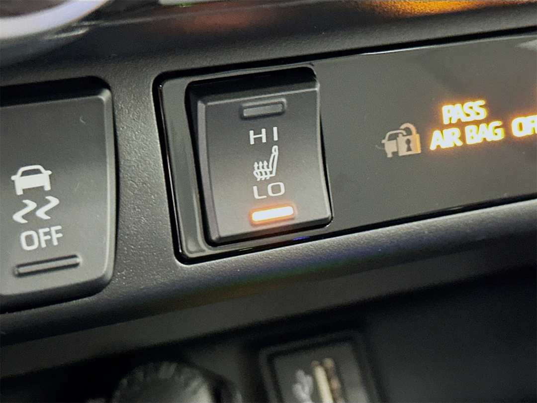 2025 Toyota Rav4 XLE Premium - Image 21