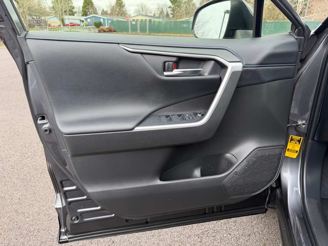 2020 Toyota Rav4 XSE - Image 12