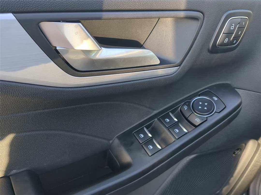 2025 Ford Escape Base - Image 10