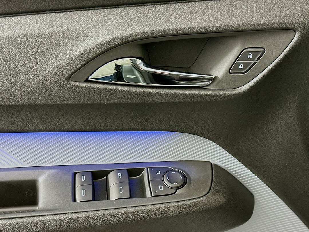 2027 Chevrolet Bolt Ev - Image 19