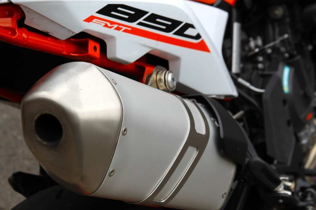 2024 KTM 890 Smt - Image 9