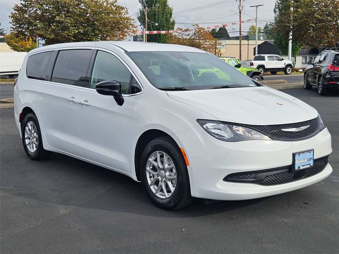 2026 Chrysler Voyager LX - Image 8