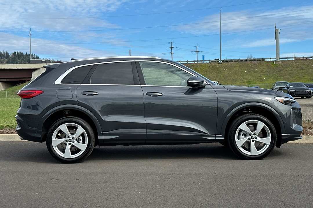 2025 Audi Q5 2.0T Premium Plus - Image 2