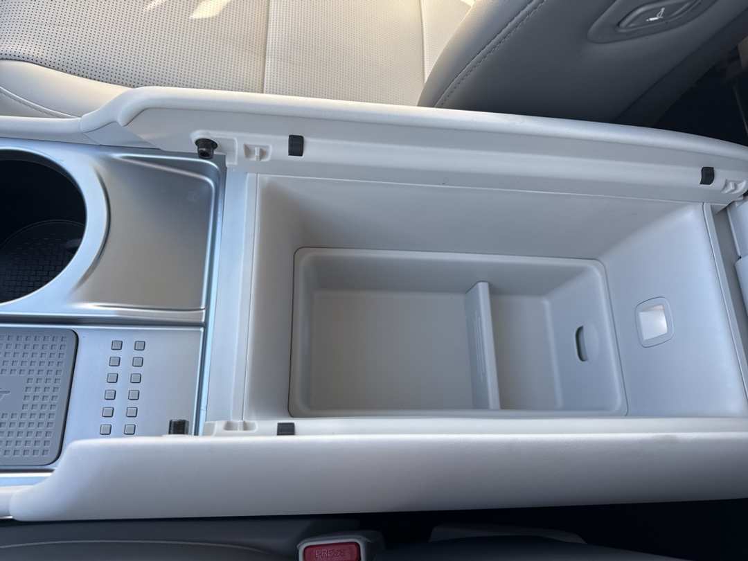 2026 Hyundai Ioniq 9 SEL - Image 29