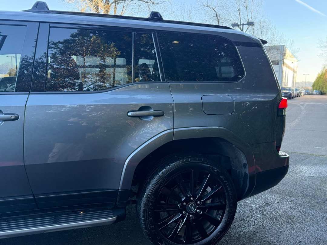 2024 Lexus GX 550 Luxury - Image 7