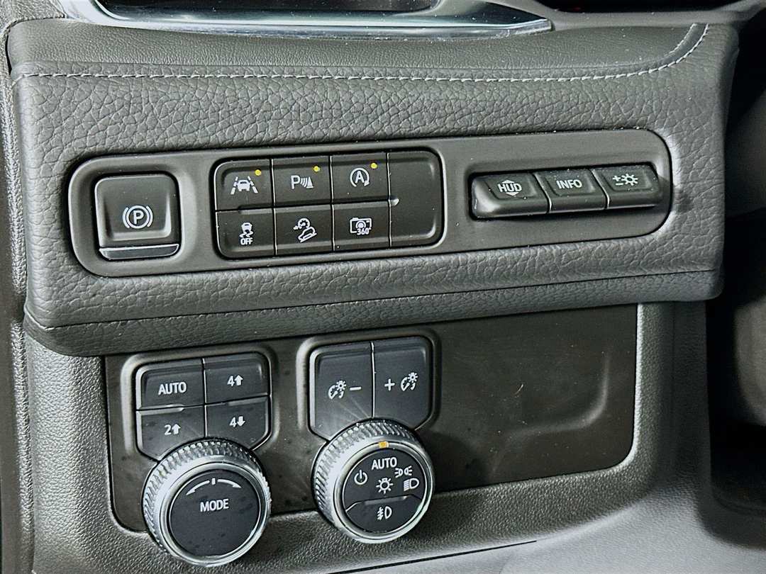 2024 GMC Yukon Denali - Image 11