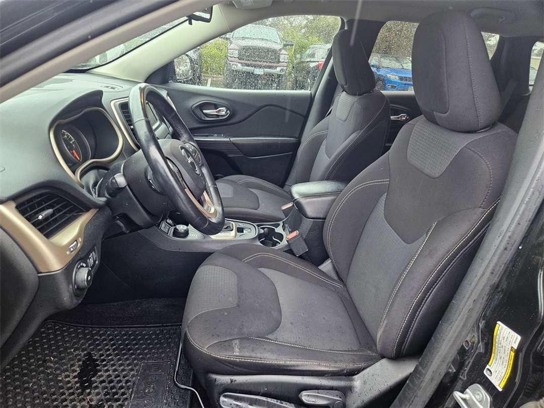 2016 Jeep Cherokee Latitude - Image 14