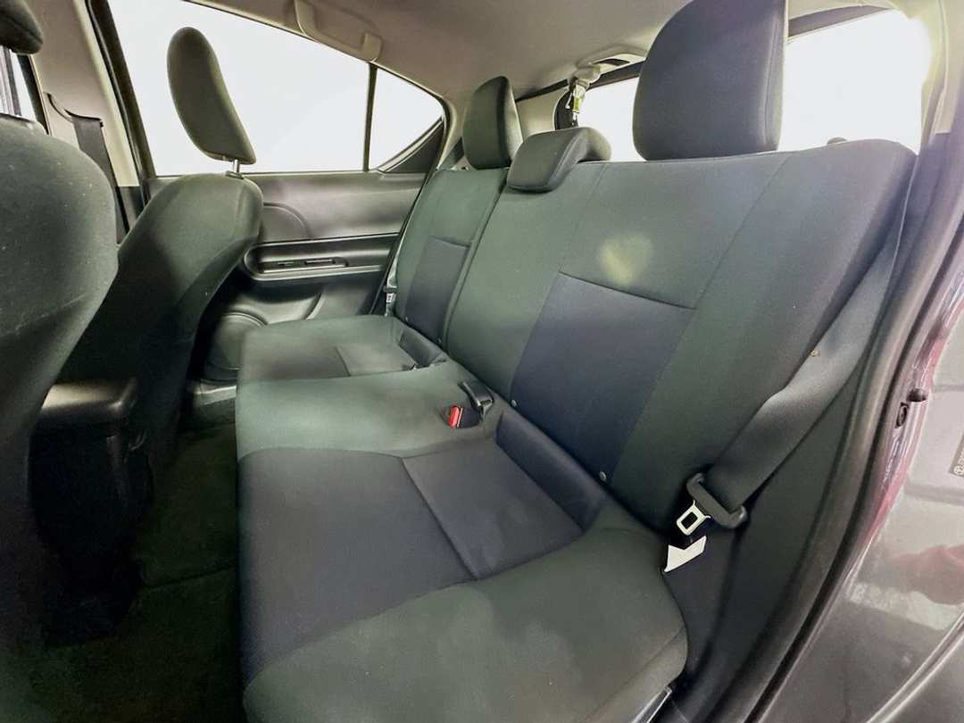 2015 Toyota Prius C - Image 23