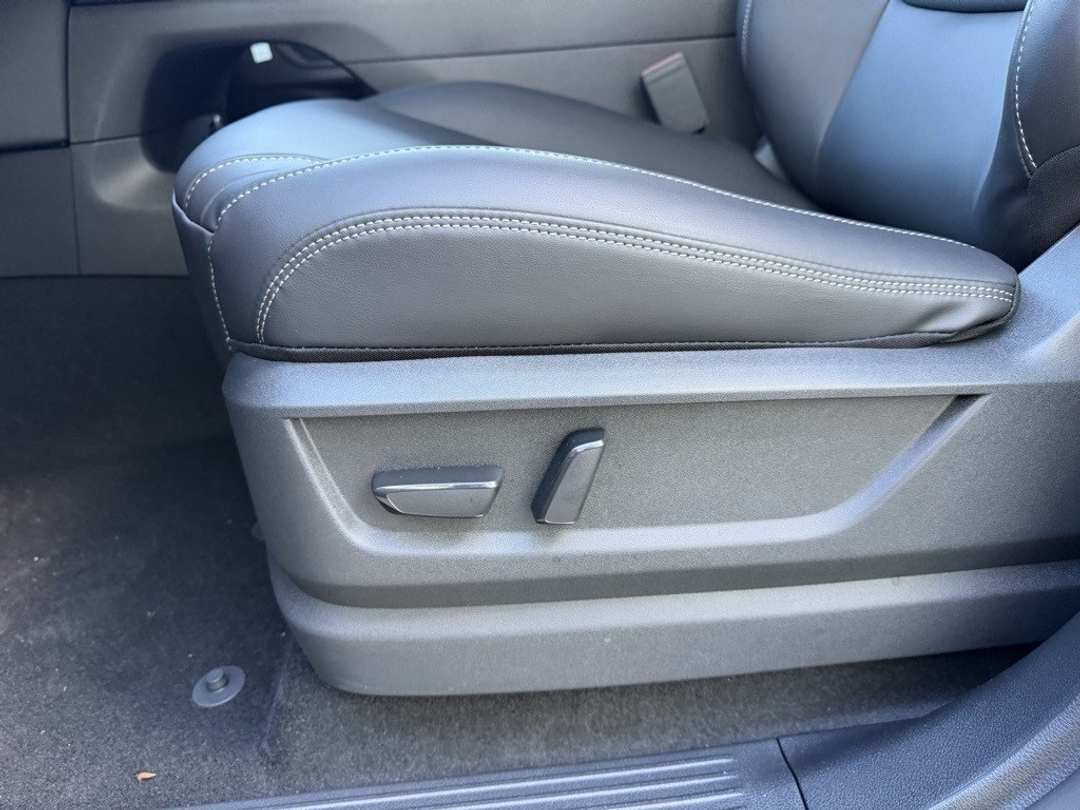 2026 Nissan Armada SV - Image 17