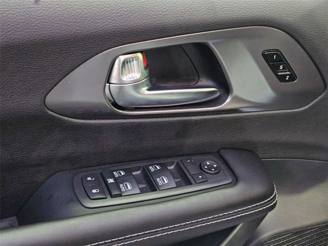 2026 Chrysler Pacifica Select - Image 11