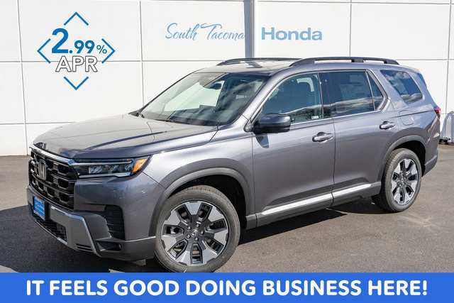 2026 Honda Pilot Touring w/Black Emblem Package