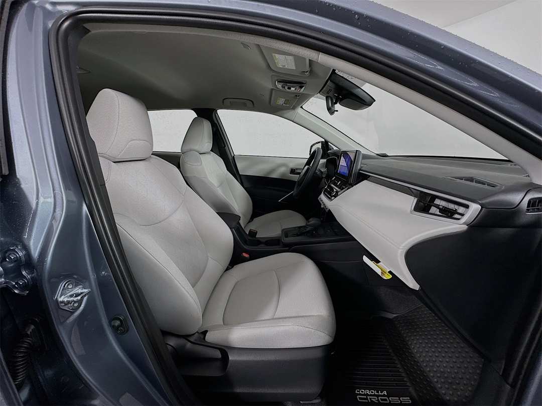 2026 Toyota Corolla Cross L - Image 27